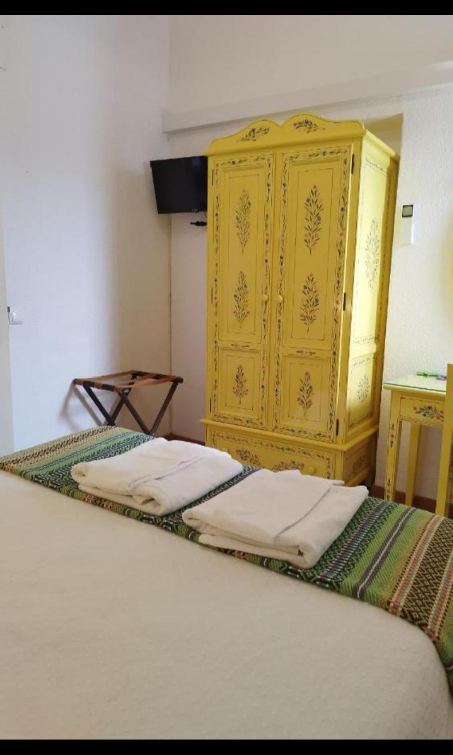 Mont' Sobro Hostel เอโวรา ภายนอก รูปภาพ