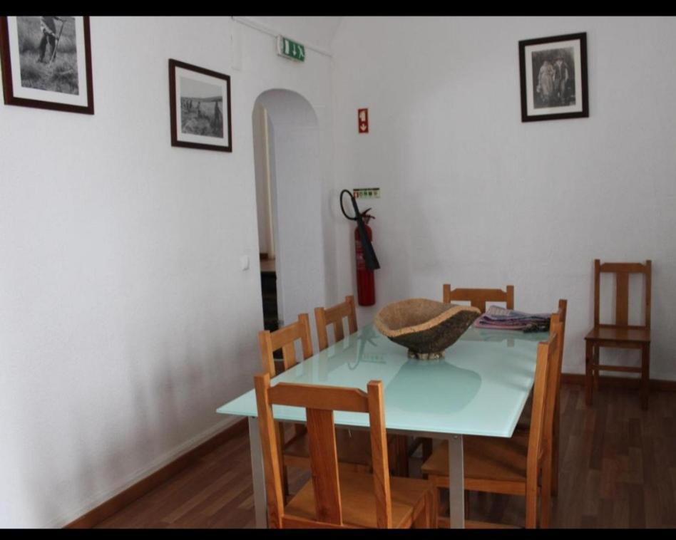 Mont' Sobro Hostel เอโวรา ภายนอก รูปภาพ